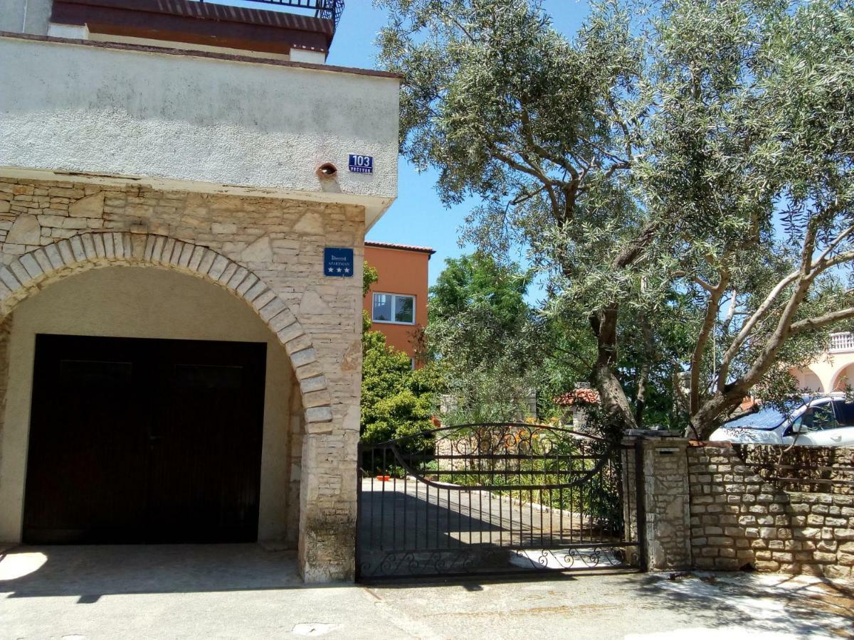 Dora Apartment *